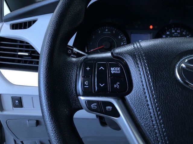 Thumbnail: 2016 Toyota Sienna - 30