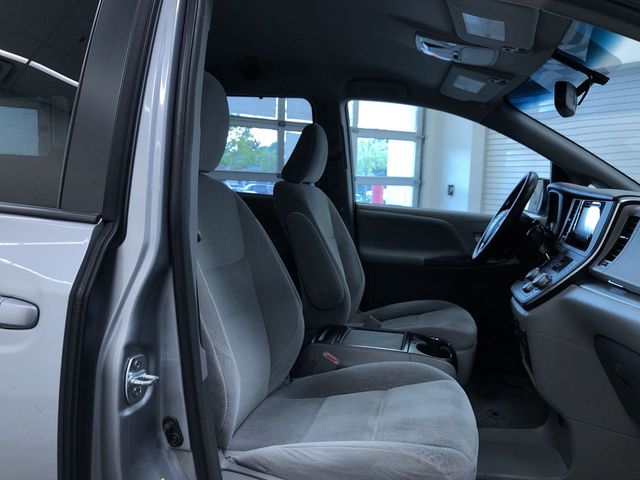 Thumbnail: 2016 Toyota Sienna - 29