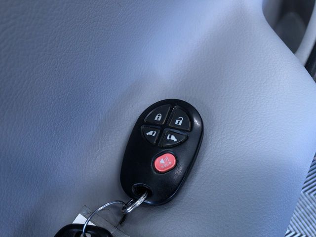 Thumbnail: 2016 Toyota Sienna - 16