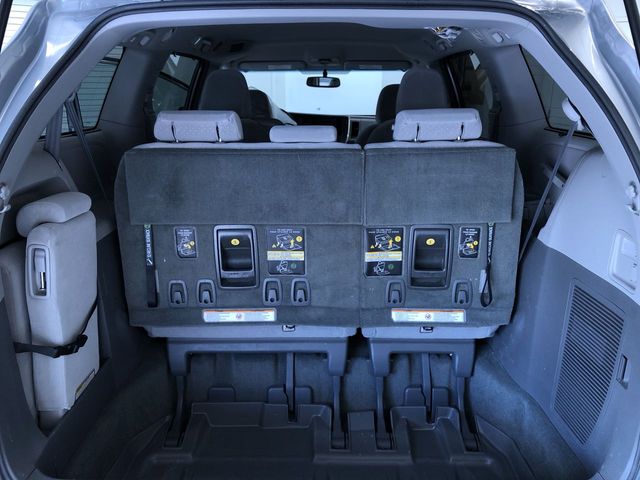Thumbnail: 2016 Toyota Sienna - 33