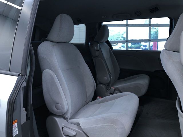 Thumbnail: 2016 Toyota Sienna - 27