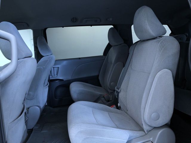 Thumbnail: 2016 Toyota Sienna - 26