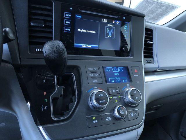 Thumbnail: 2016 Toyota Sienna - 32
