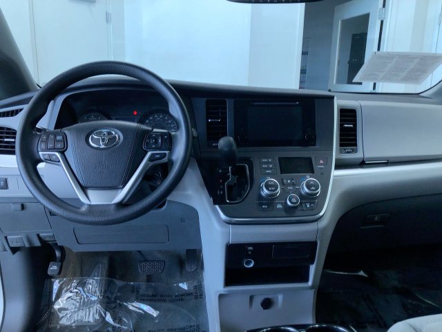 Thumbnail: 2015 Toyota Sienna - 2