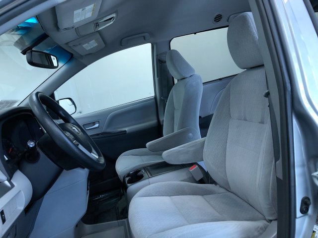 Thumbnail: 2015 Toyota Sienna - 10
