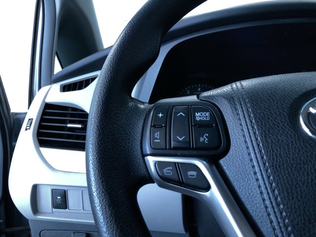 Thumbnail: 2015 Toyota Sienna - 30