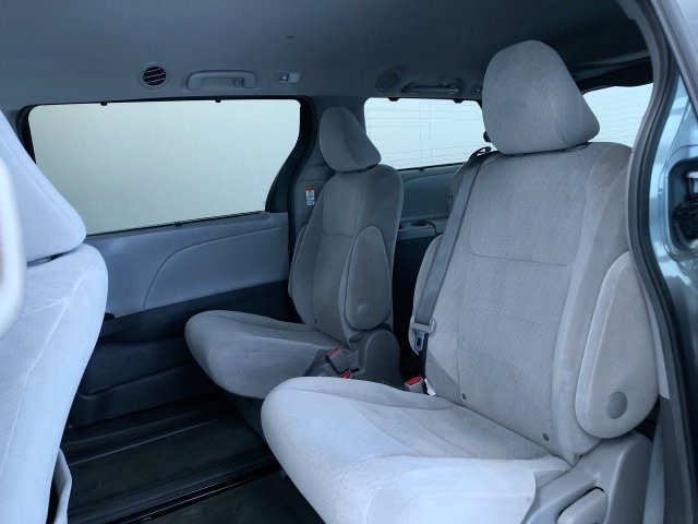 Thumbnail: 2015 Toyota Sienna - 26