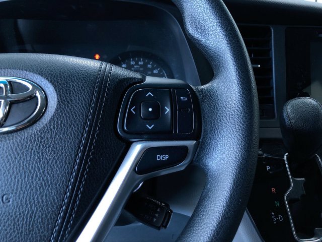 Thumbnail: 2015 Toyota Sienna - 31