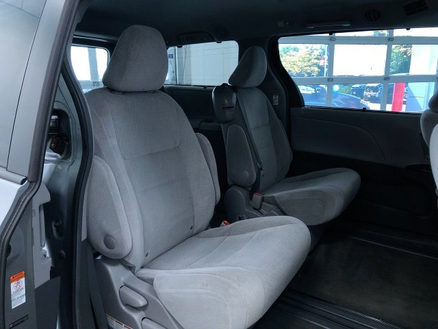 Thumbnail: 2015 Toyota Sienna - 27