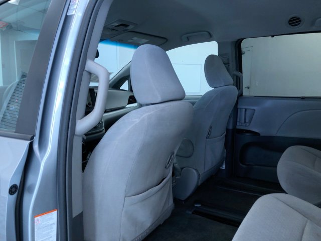 Thumbnail: 2015 Toyota Sienna - 11