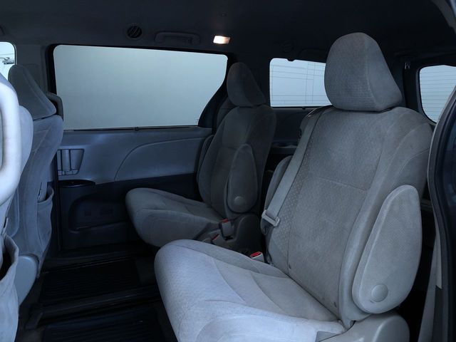 Thumbnail: 2015 Toyota Sienna - 27