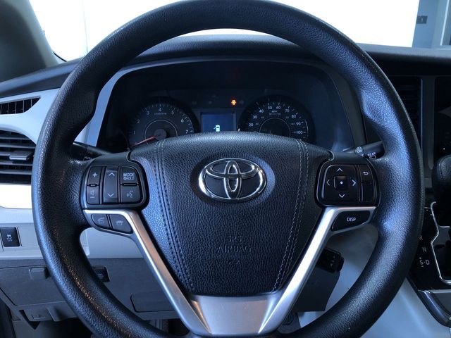 Thumbnail: 2015 Toyota Sienna - 13
