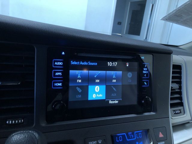 Thumbnail: 2015 Toyota Sienna - 33