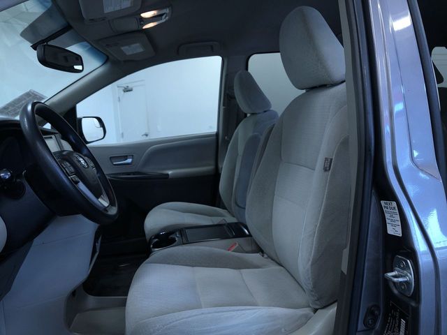 Thumbnail: 2015 Toyota Sienna - 11