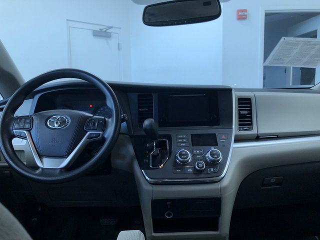 Thumbnail: 2015 Toyota Sienna - 2