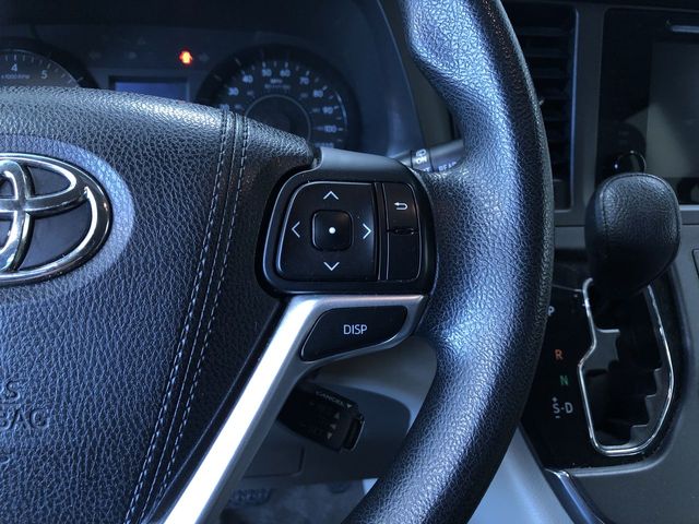 Thumbnail: 2015 Toyota Sienna - 32