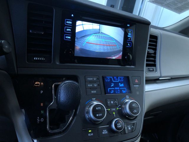 Thumbnail: 2015 Toyota Sienna - 14