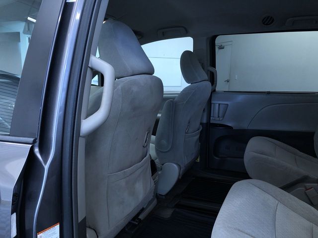Thumbnail: 2015 Toyota Sienna - 12
