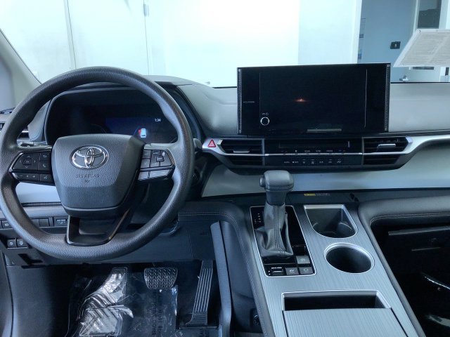 Thumbnail: 2025 Toyota Sienna - 2