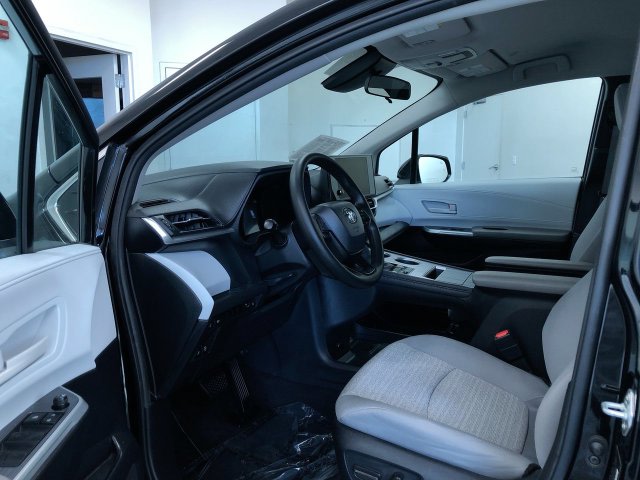 Thumbnail: 2025 Toyota Sienna - 10