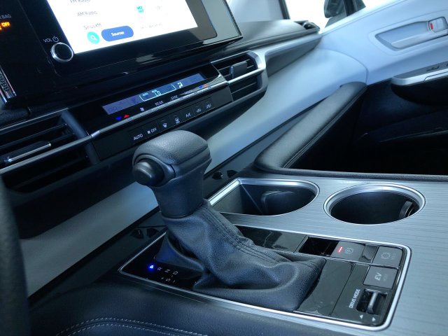 Thumbnail: 2025 Toyota Sienna - 14