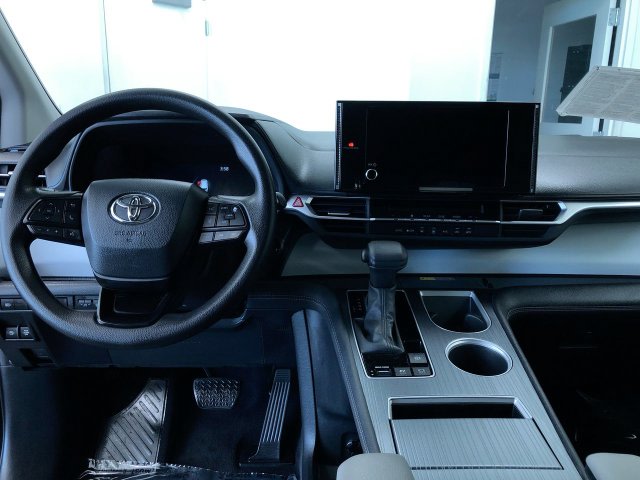 Thumbnail: 2025 Toyota Sienna - 2