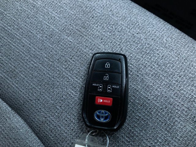 Thumbnail: 2025 Toyota Sienna - 16