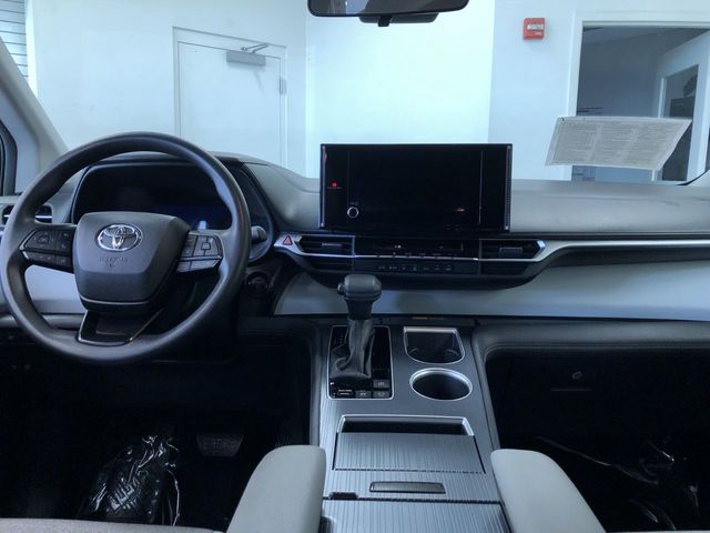 Thumbnail: 2025 Toyota Sienna - 2
