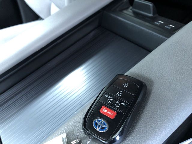 Thumbnail: 2025 Toyota Sienna - 33