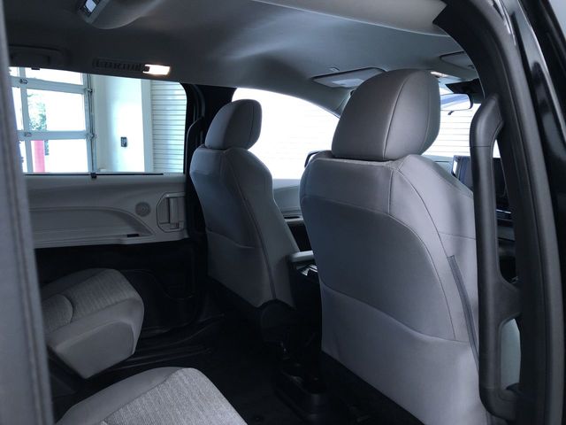 Thumbnail: 2025 Toyota Sienna - 28