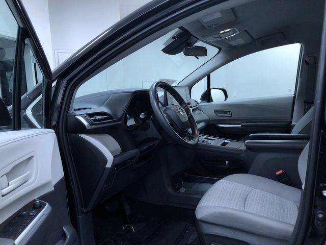 Thumbnail: 2022 Toyota Sienna - 10