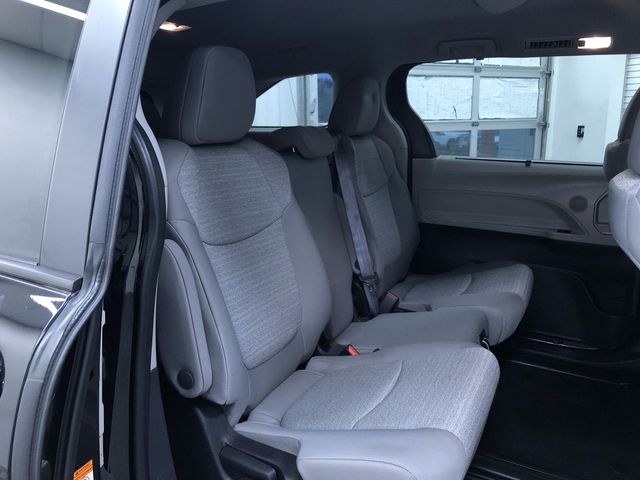 Thumbnail: 2022 Toyota Sienna - 26