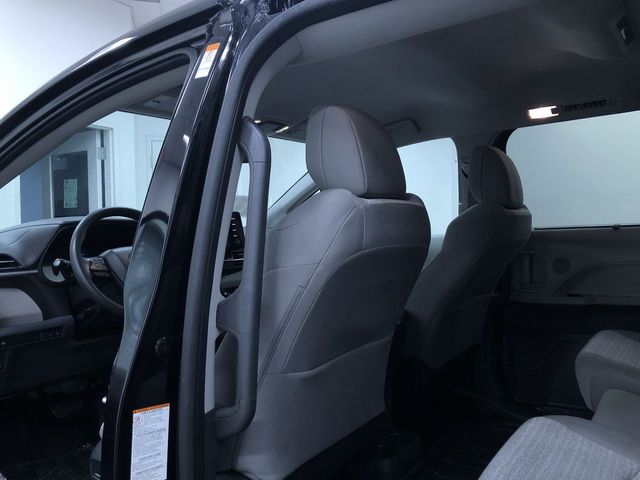 Thumbnail: 2022 Toyota Sienna - 25