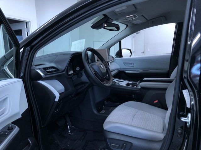 Thumbnail: 2026 Toyota Sienna - 10