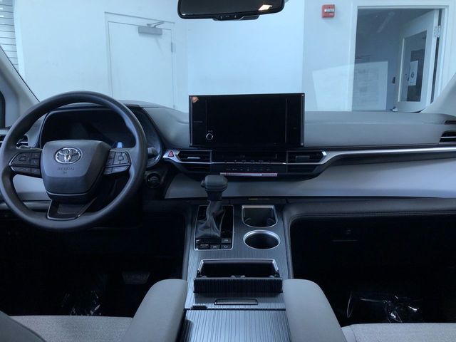 Thumbnail: 2026 Toyota Sienna - 2