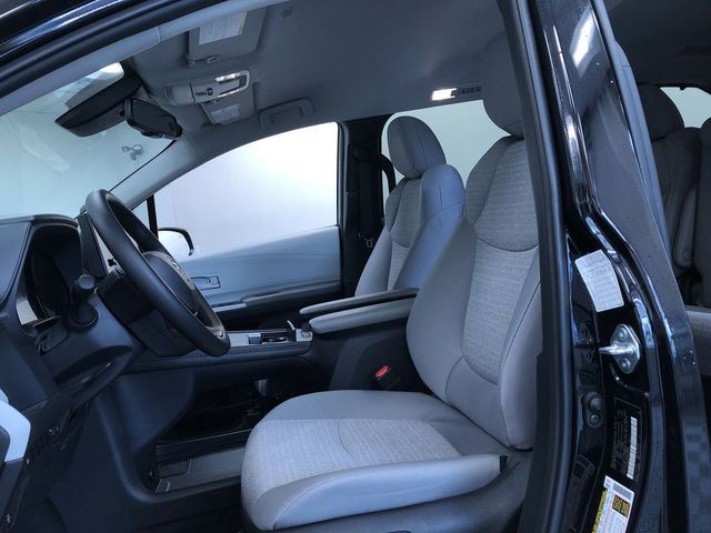 Thumbnail: 2026 Toyota Sienna - 11