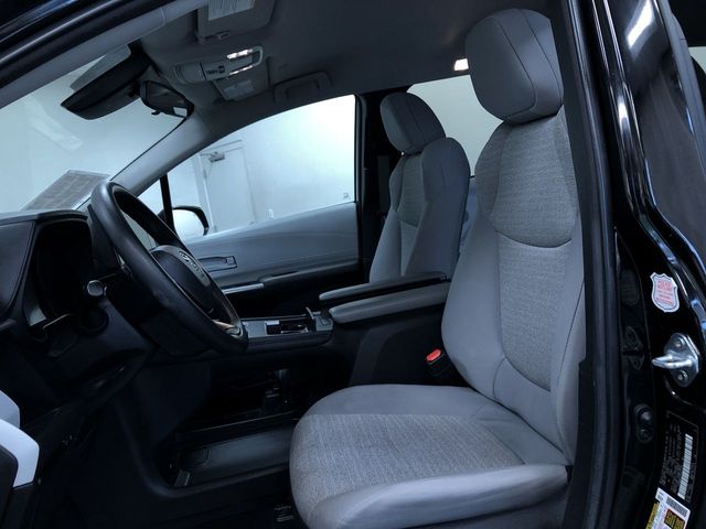 Thumbnail: 2025 Toyota Sienna - 10
