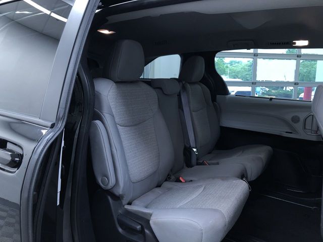 Thumbnail: 2025 Toyota Sienna - 27