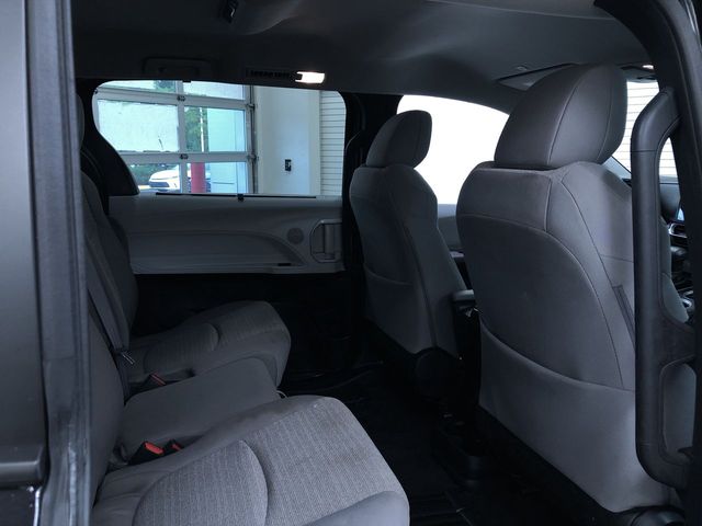 Thumbnail: 2025 Toyota Sienna - 28