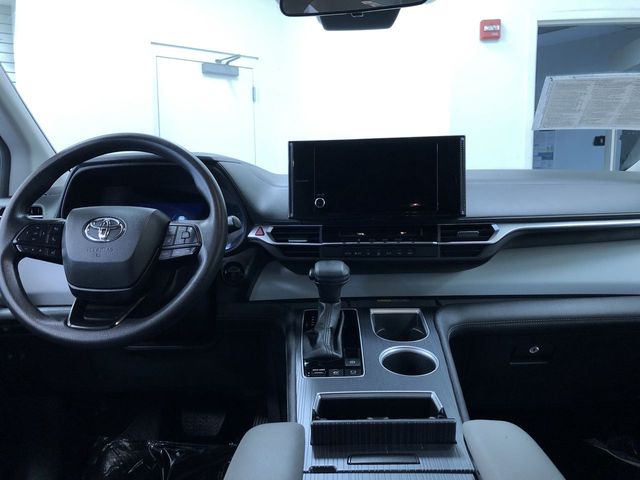 Thumbnail: 2025 Toyota Sienna - 2