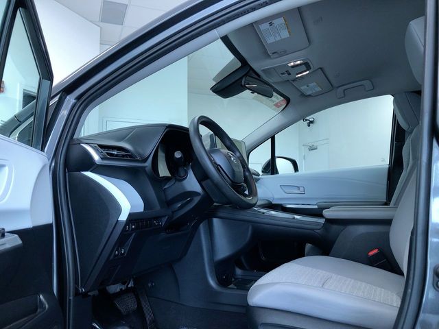 Thumbnail: 2025 Toyota Sienna - 2