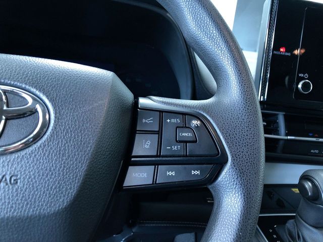 Thumbnail: 2025 Toyota Sienna - 32