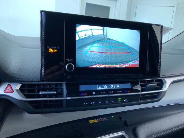 Thumbnail: 2025 Toyota Sienna - 14