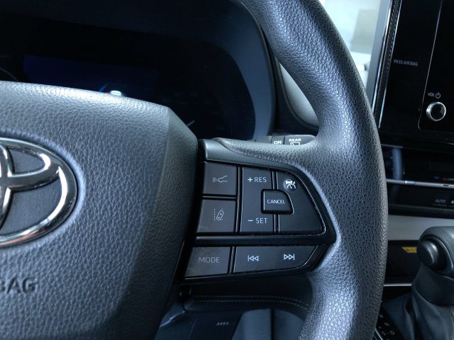 Thumbnail: 2025 Toyota Sienna - 33