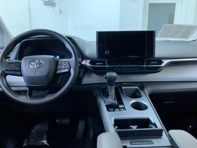 Thumbnail: 2025 Toyota Sienna - 8
