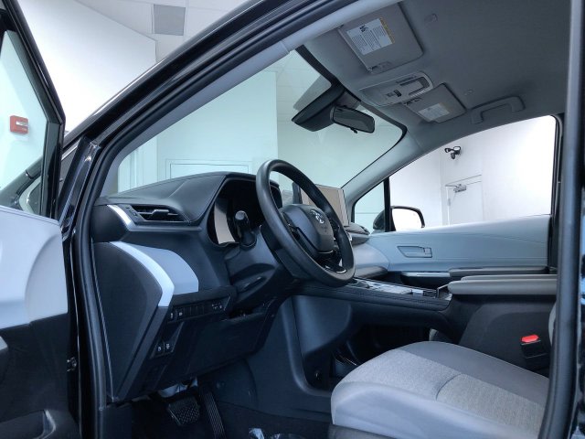 Thumbnail: 2025 Toyota Sienna - 2