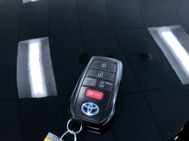 Thumbnail: 2025 Toyota Sienna - 18