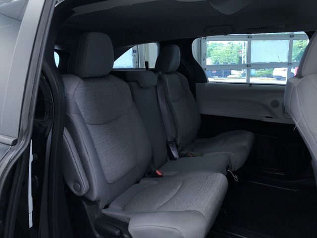 Thumbnail: 2025 Toyota Sienna - 28