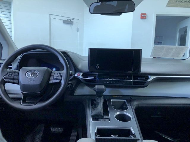 Thumbnail: 2025 Toyota Sienna - 2