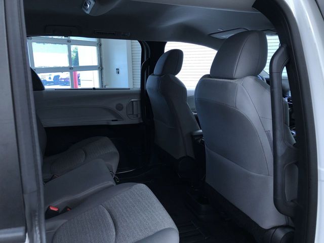 Thumbnail: 2025 Toyota Sienna - 29